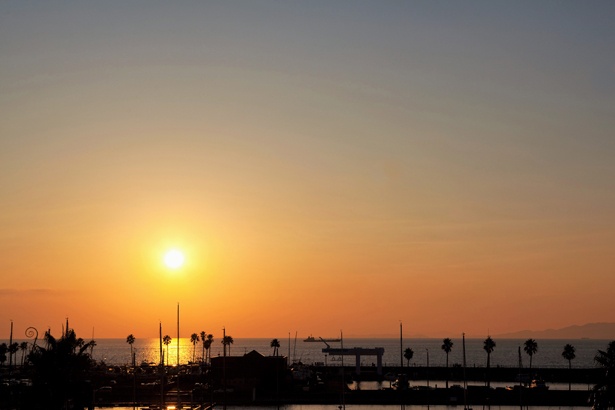 海に面したマリーナシティから見る夕陽