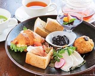 春を感じに滋賀県の山カフェへ！琵琶湖を望む絶景と料理で時間を忘れてくつろごう