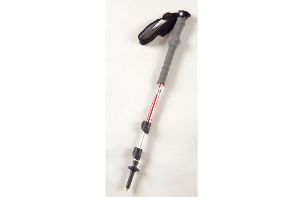 ステッキなどは長時間の登山時に重宝。正しい長さで使おう「トレイルショック 2本」(1万1550円/好日山荘)