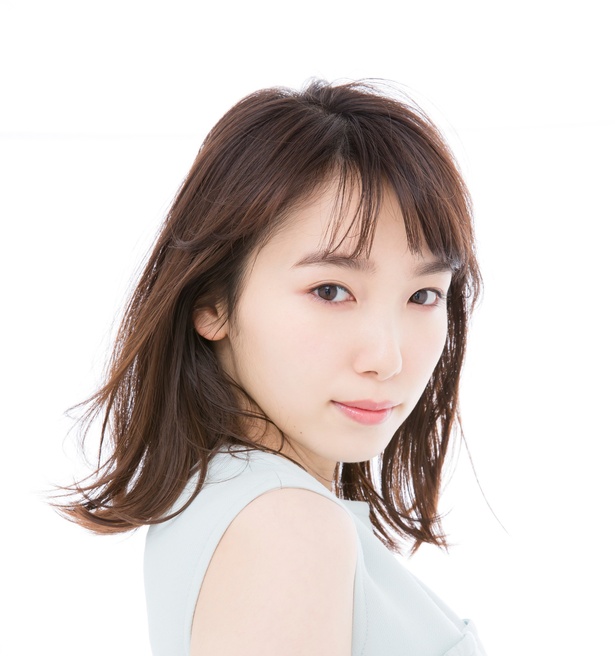 【写真を見る】高橋がほのかに恋心を抱く不思議な女性を演じるのは、飯豊まりえ!