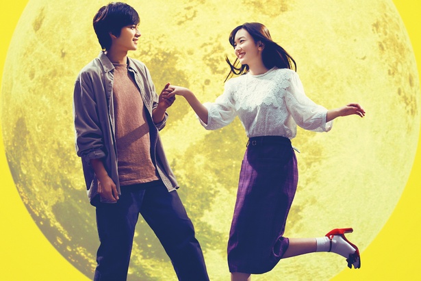 第23回電撃小説大賞で大賞を受賞した佐野徹夜の小説を原作とした映画「君は月夜に光り輝く」