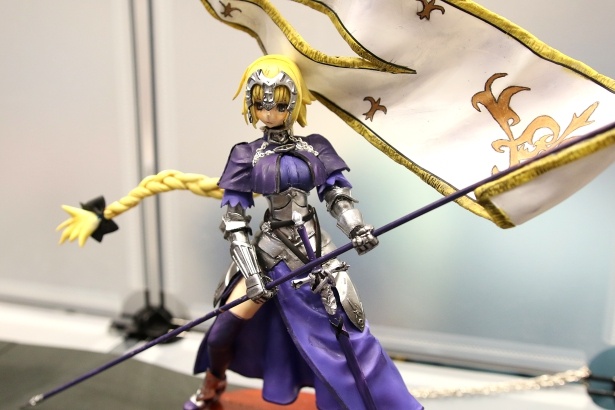 【写真を見る】「Fate/Apocrypha」より「ルーラー ジャンヌ・ダルク」(はむすた工房)