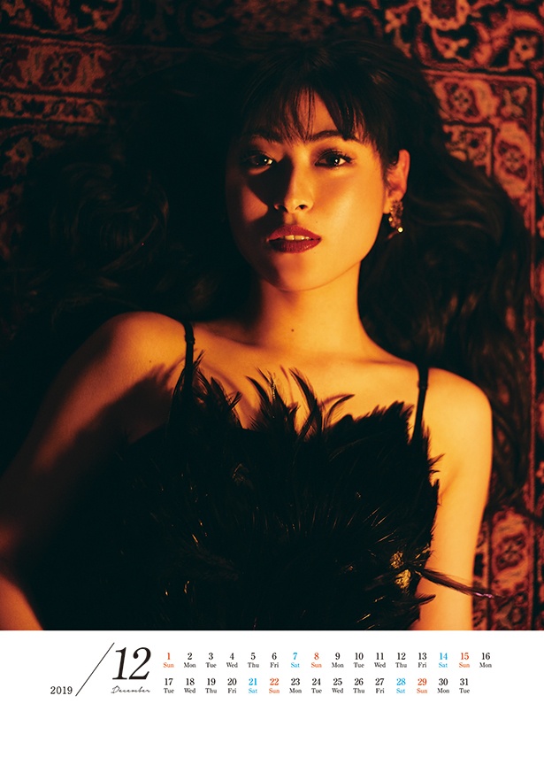 「瀧本美織カレンダー2019.4-2020.3」より