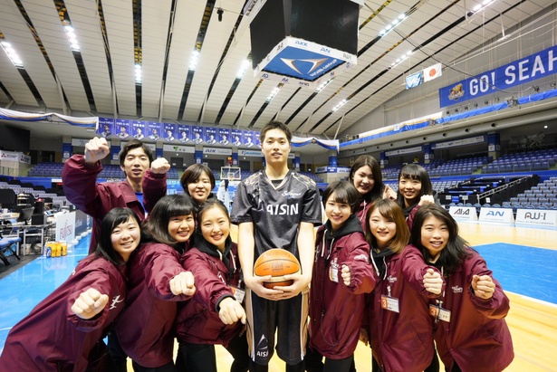 愛知学院の大学生がプロデュースする2日間。中央は岡田選手。まだ20歳！