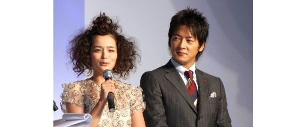 ローサさんは「ドレス姿は、(結婚式の)当日まで彼には見せたくないかも。式場の控室で初めて見て、驚いてくれたらな(笑)」と熱弁
