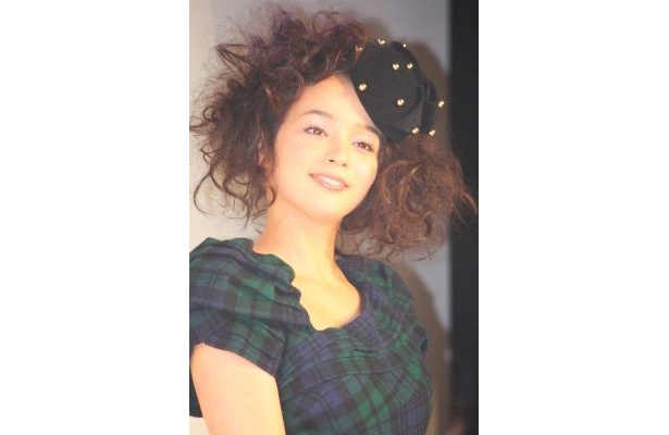 「(結婚する時)ドレス選びは一番時間がかかると思います」とローサさん