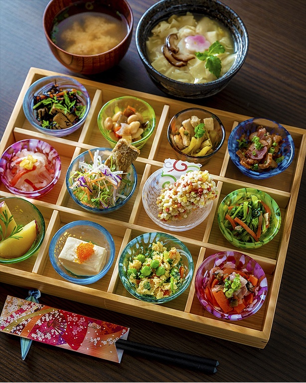 これは華やか京御膳 かわいい小鉢に12種のおばんざいが 京都 京菜味 のむら 錦店 ウォーカープラス