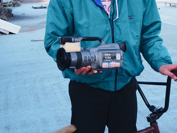 1995年にSONYから発売されたカメラ「VX-1000」
