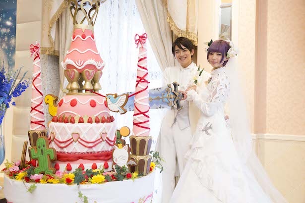 ファンなら垂涎モノのケーキ入刀