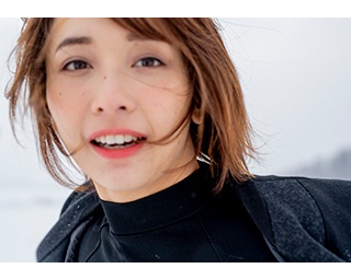 山崎真実「強めの露出カットもありますが、ぜひ多くの方々にご覧いただきたい写真展です」