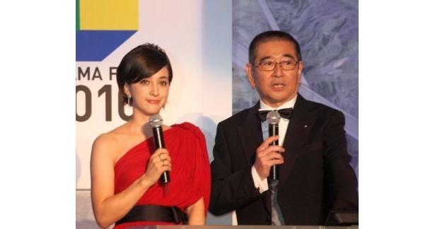 滝川クリステルさん＆石坂浩二さんが司会を務めた