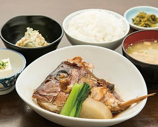 思い立ったら市場メシ！福岡「長浜鮮魚市場 市場会館」のシーンで選ぶ海鮮グルメ