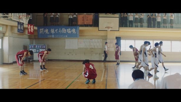 映画でもバスケットボール部員を演じた北村。今作でも高校時代のバスケットボールの試合のシーンが登場する