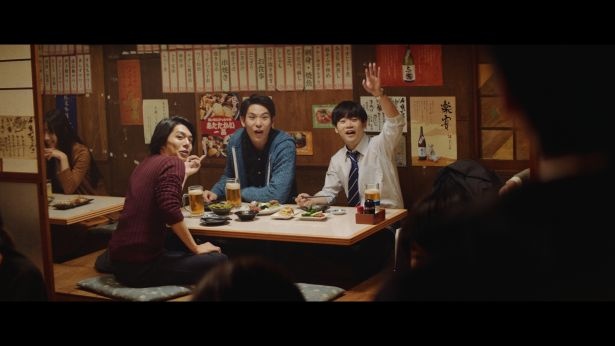 矢本悠馬演じる「カズキ」から飲み会の誘いのメールが届く