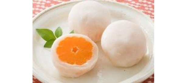 「清光堂」の「一福百果まるごとみかん大福」（389円、各日限定1000個）