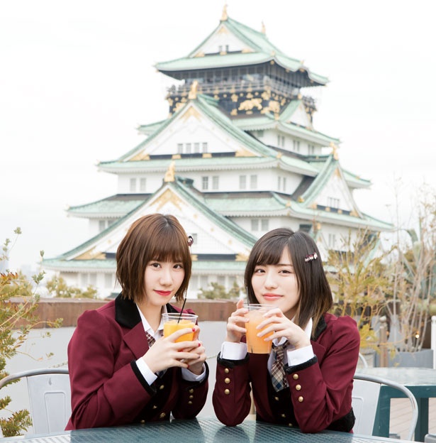 2人ともミライザ大阪城は初体験。「大人っぽい雰囲気なのがステキ」(井尻さん)/BLUEBIRDS ROOF TOP TERRACE