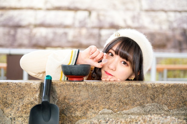 「きれいな石、見つけたよ」