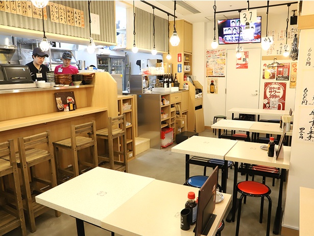 「串カツ田中 近鉄難波駅店」の店内