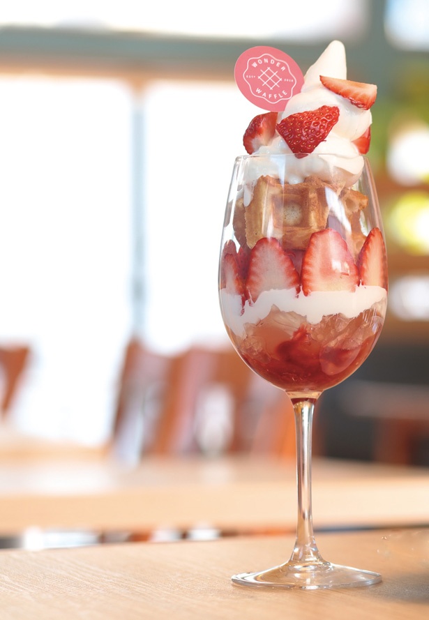 ｢ストロベリーパフェ｣(1380円) / Cafe WONDER(名古屋市天白区) 