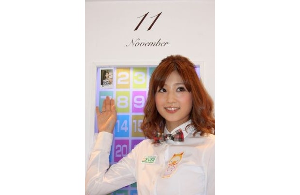 「365日バースデーまねきねこダックカレンダー」の11月1日のところには、ゆうこりんのポラロイド写真をペタッ！