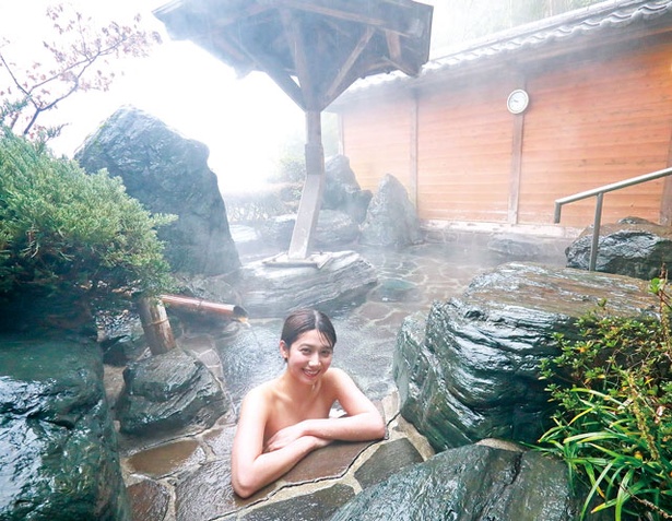 山鹿温泉 眺山庭 / 開放感抜群の露天風呂は、風情ある和の趣