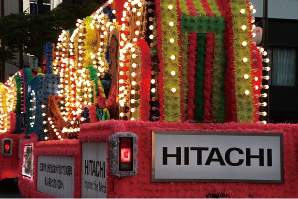福岡市民の祭り 博多どんたく港まつり / 鮮やかな花自動車が市内を回遊