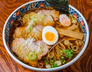 13:00には売り切れ閉店！ 寝かさずに出す手打ち麺は弾力がケタ違い！ 福島「うさぎ」