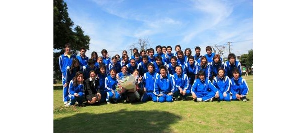 神大の学生もジモトから声援を送る