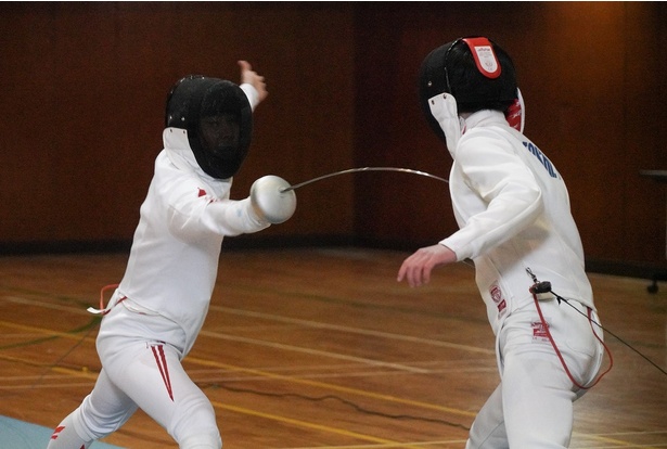 【写真を見る】華麗な技を披露する太田雄貴(左)