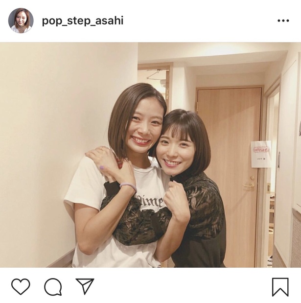 【写真を見る】朝日奈央と高校の同級生・松岡茉優との2ショット