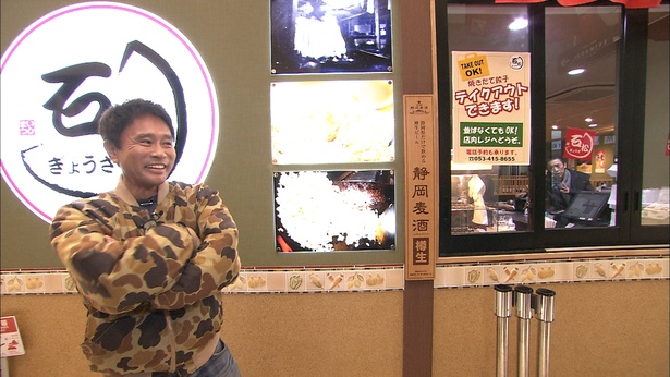 筧が取材交渉を行う