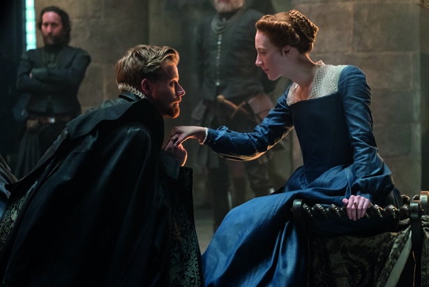 注目の新鋭ジャック・ロウデン演じるヘンリー・スチュアートはキスシーンも!