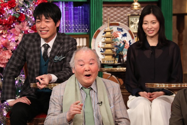 お宝の捜索を見守る加藤一二三、本仮屋ユイカら