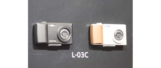 まるでデジカメのような高機能携帯