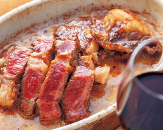 淡路牛を皿ごと焼き上げるステーキが絶品！肉料理専門店「THE BLOOKS」