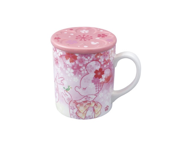 「ふた付きマグ」(1600円)。桜の花がデザインされたフタは、お菓子をのせる小皿にしてもステキ