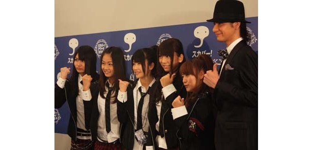 AKB48の大ファンだというJOYさんも嬉しそうだ