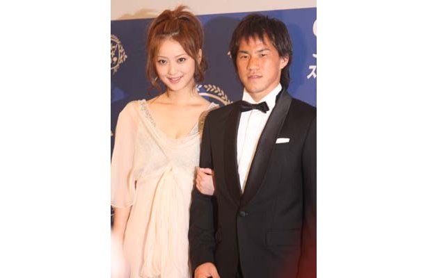佐々木希さんと岡崎選手