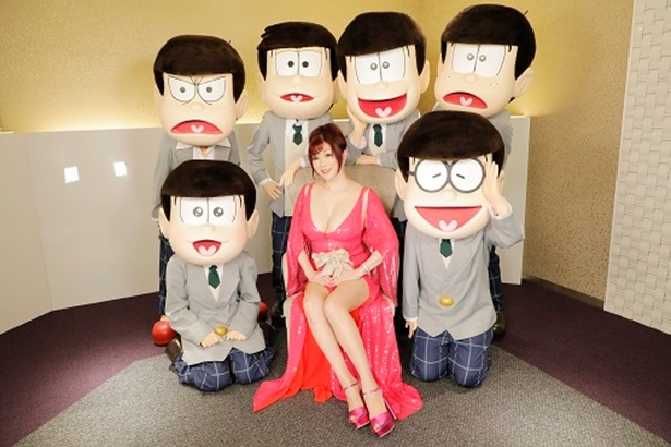 突然のサプライズ登場で会場を驚かせた叶美香