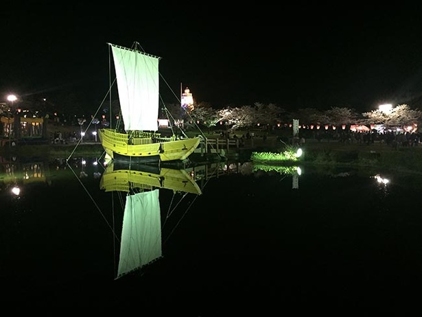 【写真を見る】夜の雰囲気は格別。酒田の旅情を楽しもう
