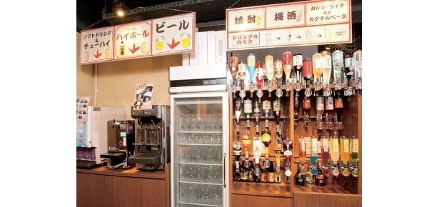 【写真】“来店客が作る”セルフサービスのドリンクコーナー