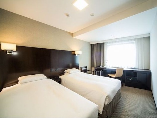 客室は全室禁煙、また、ベッドには全米ホテルベッドシェアNo.1のサータブランドマットレスを採用