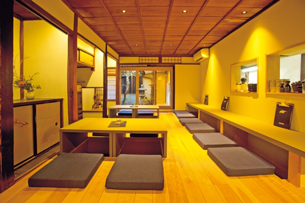 100年以上の京町家をモダンな雰囲気に再生/UDON MAIN