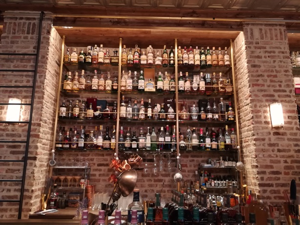 【写真を見る】新商品の発表会は南青山にあるTOKYO WHISKY LIBRARYで行われた