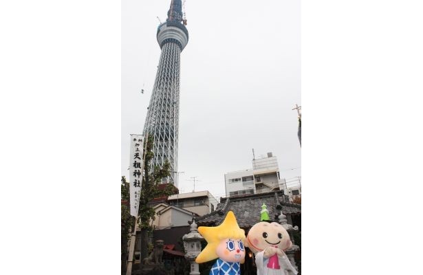 東京スカイツリー「ソラカラちゃん」と地元キャラ「おしなりくん」が意気投合！
