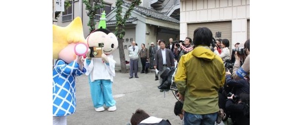 【写真】多数の報道陣が詰めかけた「ソラカラちゃん」＆「おしなりくん」の出会いイベント