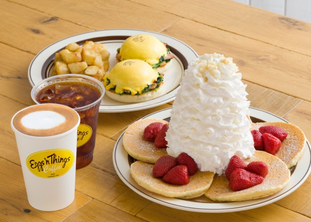 E ggs’n Things Coffeeでは、こだわりのドリンクとフードを店内でもテイクアウトでも楽しめる