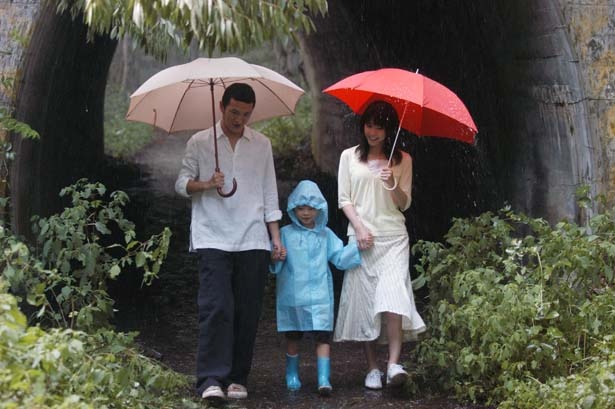 雨の日に「また戻ってくる」と言葉を残し亡くなった妻だったが…(『いま、会いにゆきます』)