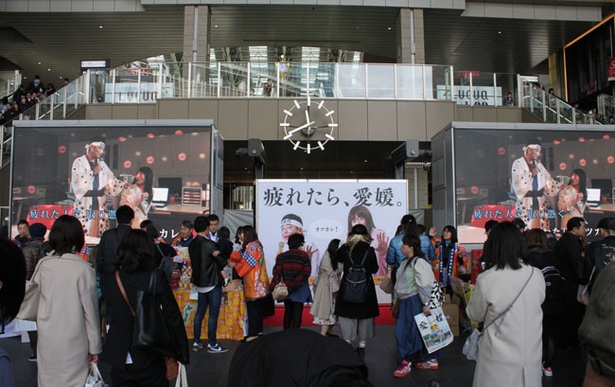 お笑いコンビ 和牛も応援 ストレスオフ県 愛媛に遊びに来てみきゃん Jr大阪駅でprイベント開催 ウォーカープラス