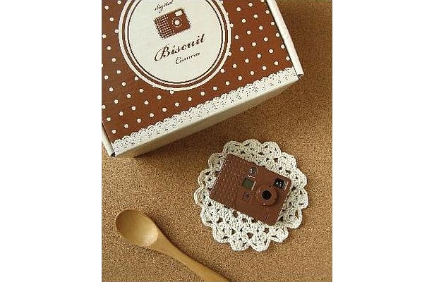 “ビスケット”をモチーフにした「ビスケットカメラ」も発売中！